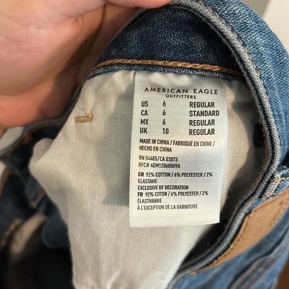 American Eagle Distressed Denim Mini Skirt 💙 - Picture 6 of 9